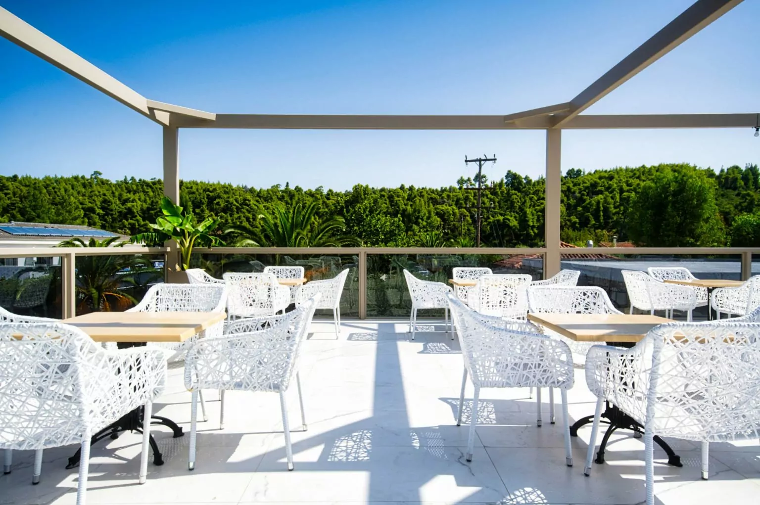 Pool Bar Bacchus - 1