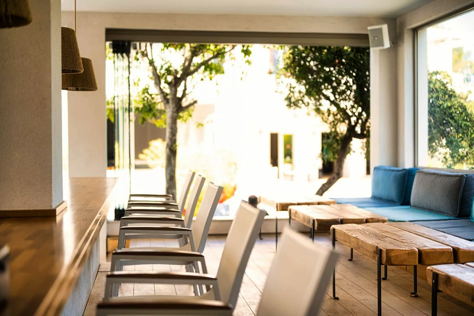 Pool Bar Bacchus - 2