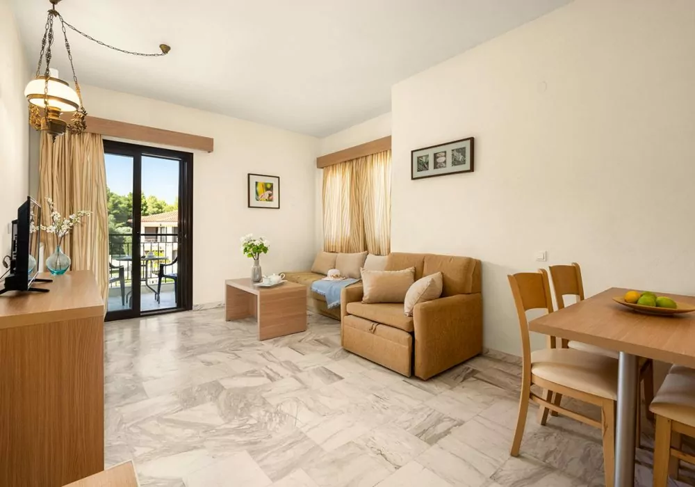 Apartment (partialy renovated) 1b