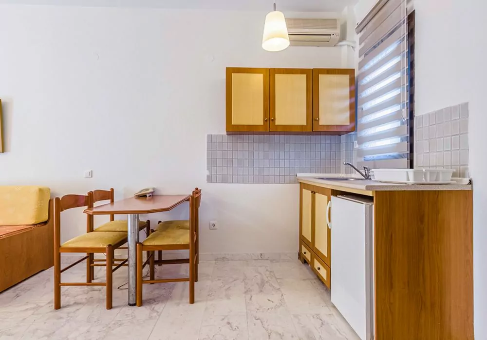 Apartment (partialy renovated) 3c