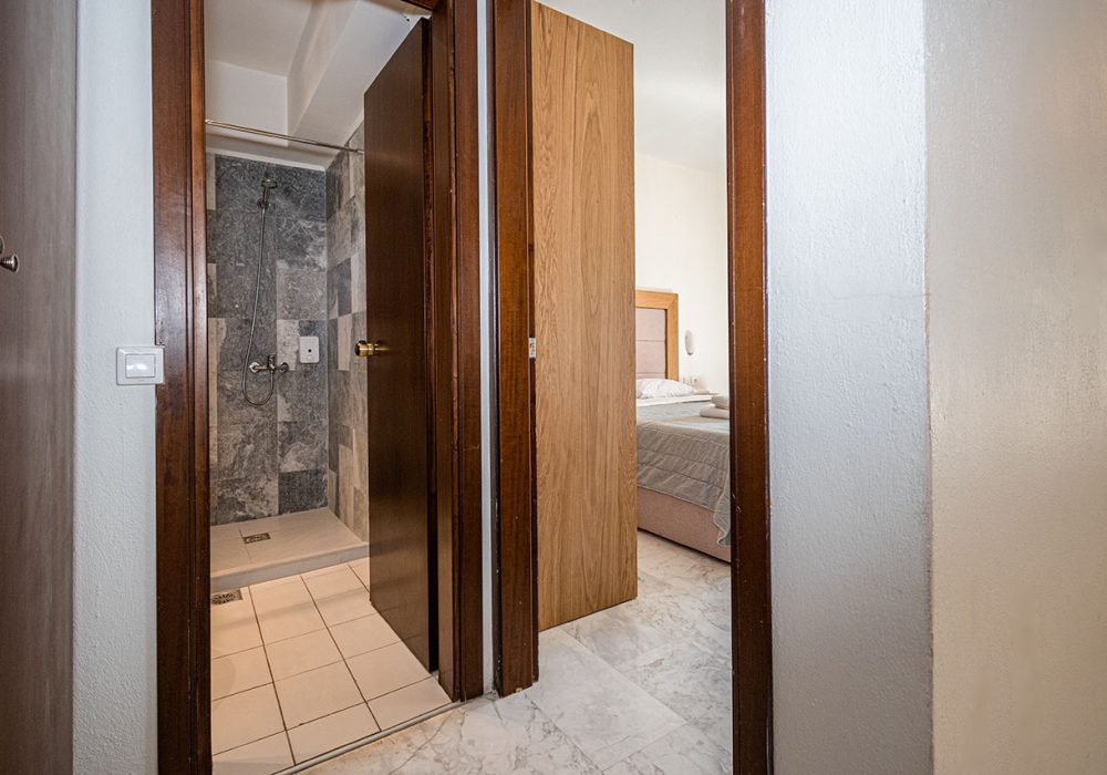 Apartment (partialy renovated) Bathroom 1