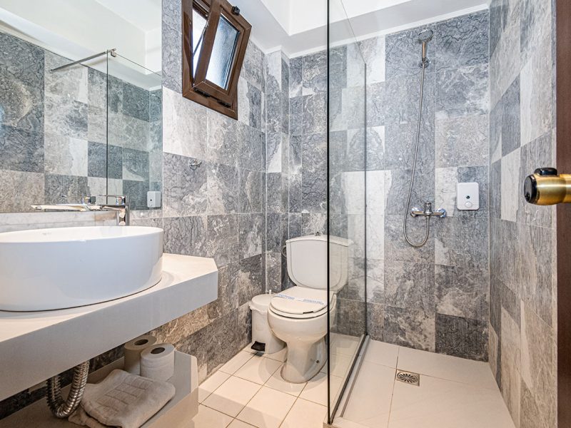 Apartment-partialy-renovated-Bathroom-2