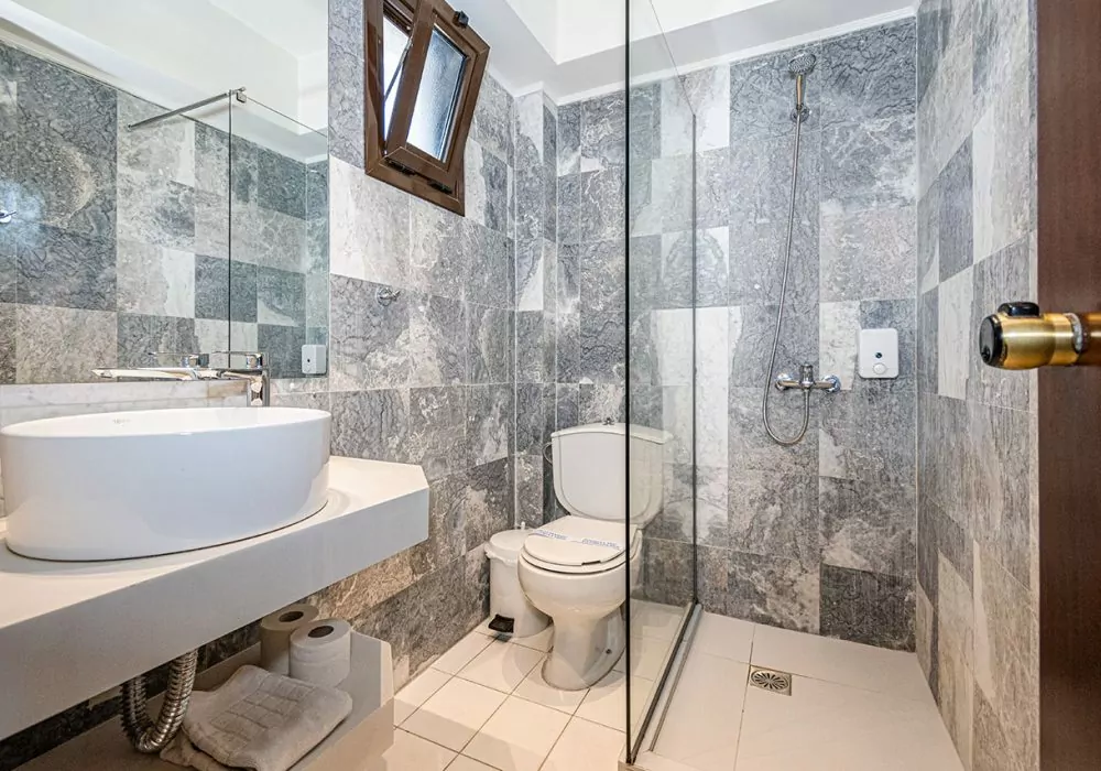 Apartment (partialy renovated) Bathroom 2