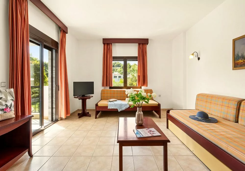 Family Apartment (non renovated) 1b