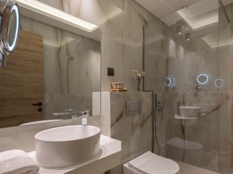 Junior Suite - Junior Suite Bathroom 8